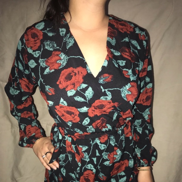 Black red rose jump suit - Picture 2 of 3